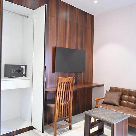 Kitty House Otel Kalküta Dış mekan fotoğraf
