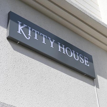 Kitty House Otel Kalküta Dış mekan fotoğraf